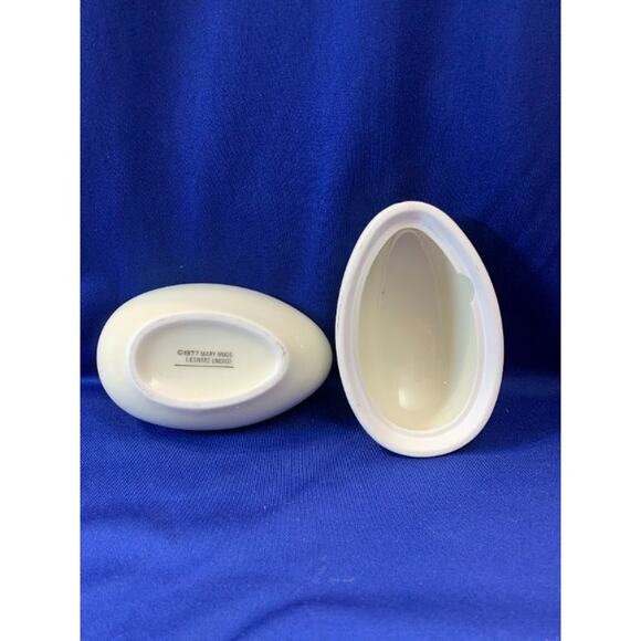 Porcelain Egg Shape Trinket box with Baby Bird and Butterfly 1977 Mary Mugs - Picture 4 of 8